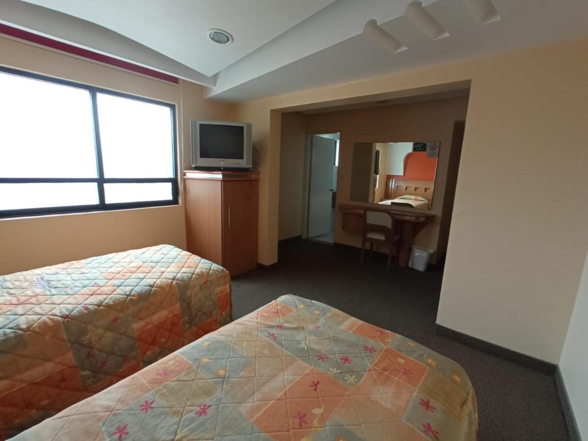 Hotel Terminal De プエブラ エクステリア 写真